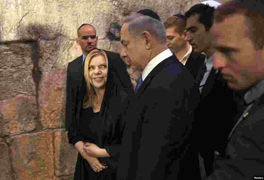 Israeli Prime Minister Benjamin Netanyahu concludes his statement to the media at the Western Wall, Judaism&#39;s holiest prayer site, in Jerusalem&#39;s Old City, March 18, 2015.