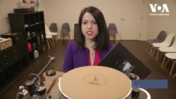 Як виробляють платівки на одному з найбільших заводів у США. Відео