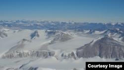 Samantha Hansen and her team set up 15 seismic sensors in Antarctic’s Transantarctic Mountains to gather data on earthquakes. (Credit: Samantha Hansen) 