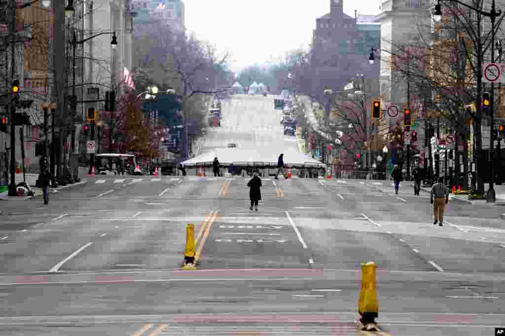 La Calle 14 NW permanece cortada a su paso por el centro de la ciudad. 16 de enero de 2021.