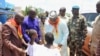 Accueil de Boubou Cissé à Kita, au Burkina, le 31 août 2019. (VOA/Kassim Traoré)