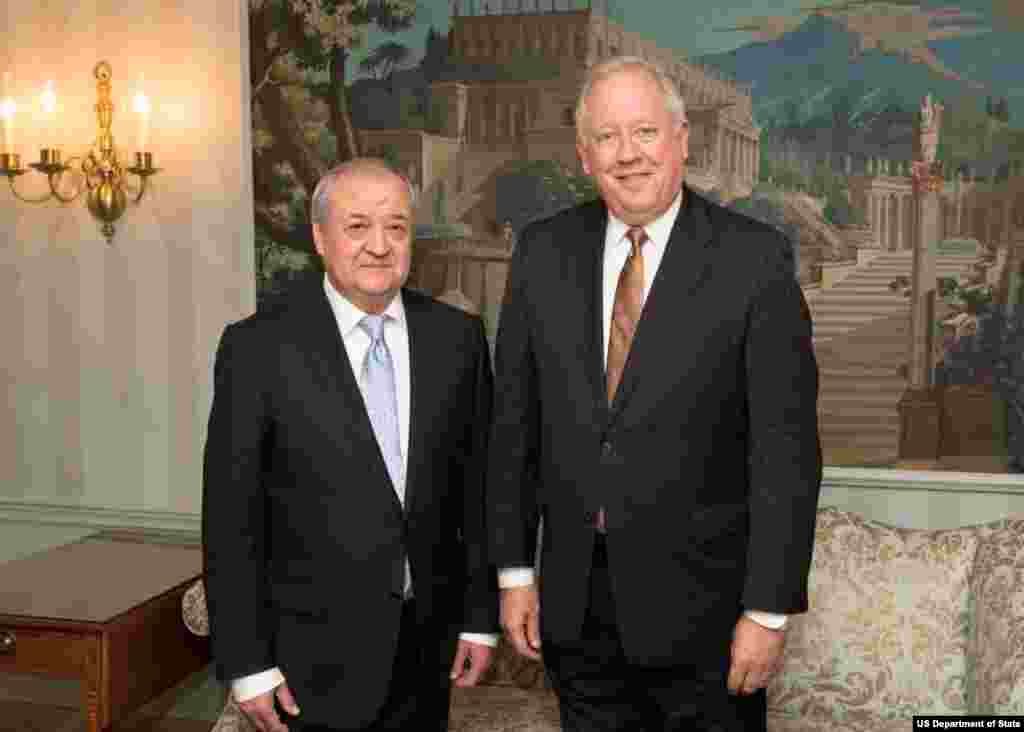 O'zbekiston Tashqi ishlar vaziri Abdulaziz Komilov AQSh Davlat kotibi Jon Kerri maslahatchisi Tom Shannon bilan, Davlat departamenti, Vashington, 19-yanvar, 2016