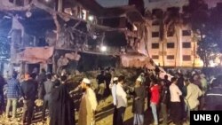 ধানমণ্ডি ৩২ নম্বর রোডের শেখ মুজিবুর রহমানের বাড়িতে এখনও ভাংচুর চলছে