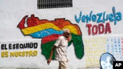 Un mural del mapa de Venezuela incluye el territorio Esequibo.