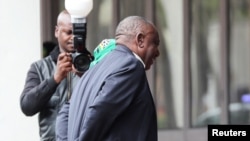 Le président sud-africain Cyril Ramaphosa arrive à la réunion du Comité exécutif national du Congrès national africain (ANC) à Johannesburg, Afrique du Sud, le 5 décembre 2022.