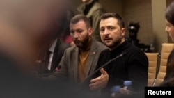 ဗြိတိန်နိုင်ငံ လန်ဒန်မြို့မှာ မီဒီယာတွေနဲ့ တွေ့ဆုံပွဲအတွင်းတွေ့ရတဲ့ ယူကရိန်းသမ္မတ ဗလော်ဒိုမာ ဇယ်လင်းစကီး (Volodymyr Zelenskyy) (မတ် ၂၊ ၂၀၂၅)