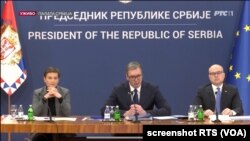 Konferencija za medije predsednika Srbije Aleksandra Vučića zajedno sa premijerom MIlošem Vučevićem i predsednicom parlamenta Anom Brnabić (foto: Screenshot RTS)