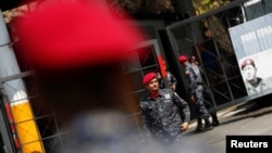 La sanción anunciada el jueves 11 de julio de 2019 es la más reciente de una serie aplicadas a personas y entidades sancionadas por Estados Unidos, que no reconoce al gobierno en disputa de Nicolás Maduro.