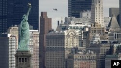 Mỹ vẫn là một nền kinh tế vô cùng hiệu quả nhưng bị tụt hạng trong 4 năm liên tiếp, giảm 2 bậc xuống vị trí thứ 7 trong Bảng xếp hạng Cạnh tranh Toàn cầu