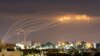 Sistem anti-rudal "Iron Dome" Israel menghadang serangan rudal dari Gaza, terlihat dari kota Ashkelon, Israel, 21 Agustus 2020.
