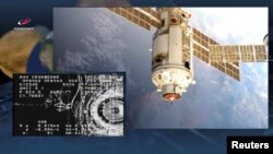 Modul Laboratorium Serbaguna Nauka (Ilmu Pengetahuan) saat merapat ke Stasiun Luar Angkasa Internasional (ISS), 29 Juli 2021 dalam gambar diam yang diambil dari video. (Roscosmos/Handout melalui REUTERS)