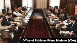 Pakistan Prime Minister Shahid Khaqan Abbasi and Afghan President Ashraf Ghani lead their respective delegations in formal talks, April 6, 2018, in the presidential palace in Kabul.