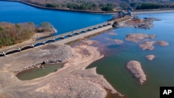 Ashokan suv omborida suv sathi pasayib bormoqda, Nyu-York, 13-noyabr, 2024. 