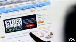 Iklan untuk hari belanja Cyber Monday tampak di sebuah website. Hari Senin setelah Thanksgiving adalah hari besar bagi konsumen online.