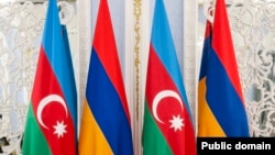 Հայաստանի ու Ադրբեջանի դրոշներ