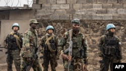 Zimwe mu ngabo za ONU ziri kumwe n'umwe mu barwanyi ba M23