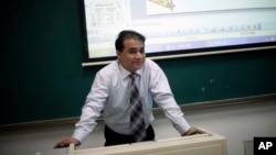 Ông Tohti là giáo sư kinh tế tại trường đại học Trung Ương cho các Dân tộc tại Bắc Kinh.