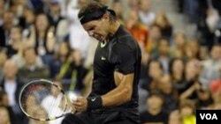 Asosiasi Tenis Profesional (ATP) mengumumkan Rafael Nadal sebagai petenis nomor satu dunia hingga akhir tahun ini. Petenis Serbia Novak Djokovic berada di urutan kedua, menggeser Roger Federer yang turun ke posisi ketiga.
