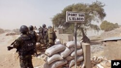 A member of the New York Police Department bomb squad is seen outside the Time Warner Center in the Manhattan borough of New York City after a suspicious package was found inside the offices where CNN has studios.
