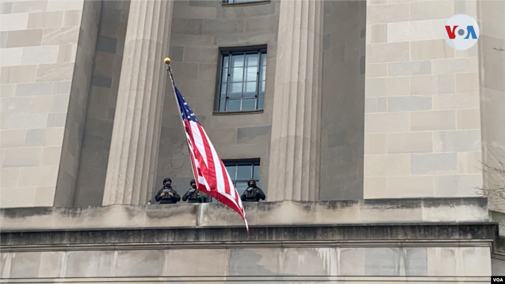 Edificios del gobierno fuertemente custodiados por militares. Domingo 17 de enero de 2021. [Foto: Celia Mendoza]