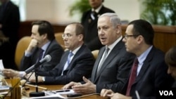 Perdana Menteri Israel Benjamin Netanyahu, kedua dari kanan, pada sidang kabinet mingguan (6/3).