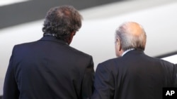 Platini et Blatter, le 1er juin 2011 à Zurich. (AP Photo/Michael Probst)