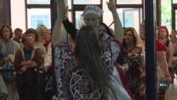 Єдиний у світі університет для людей з вадами слуху та зору підготував чергову групу спеціалістів. Відео