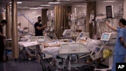 د روغتیا نړیوال سازمان ویلي چې له غزې څخه د یو شمېر ناروغانو بهر ته لیږدول به پر هغو ډاکټرانو او روغتونونو فشار یو څه کم کړي چې په کمو امکاناتو اړین خدمات وړاندې کوي.