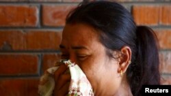 Keluarga korban longsor Nepal